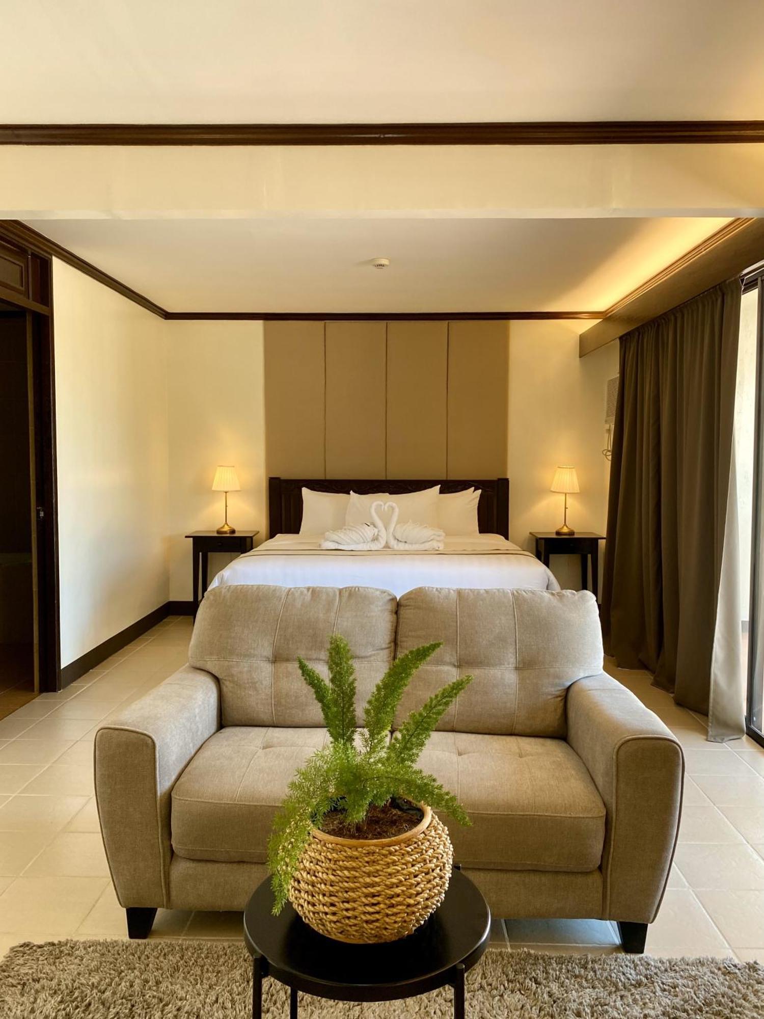 Plaza Del Norte Hotel And Convention Center Laoag Extérieur photo