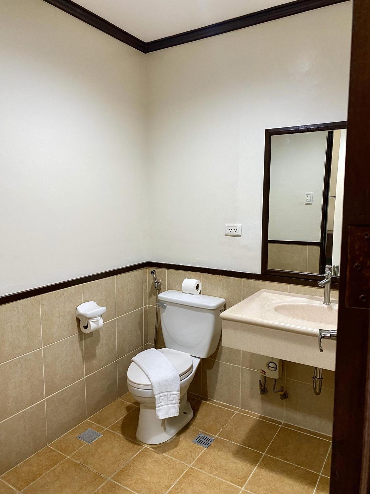Plaza Del Norte Hotel And Convention Center Laoag Extérieur photo