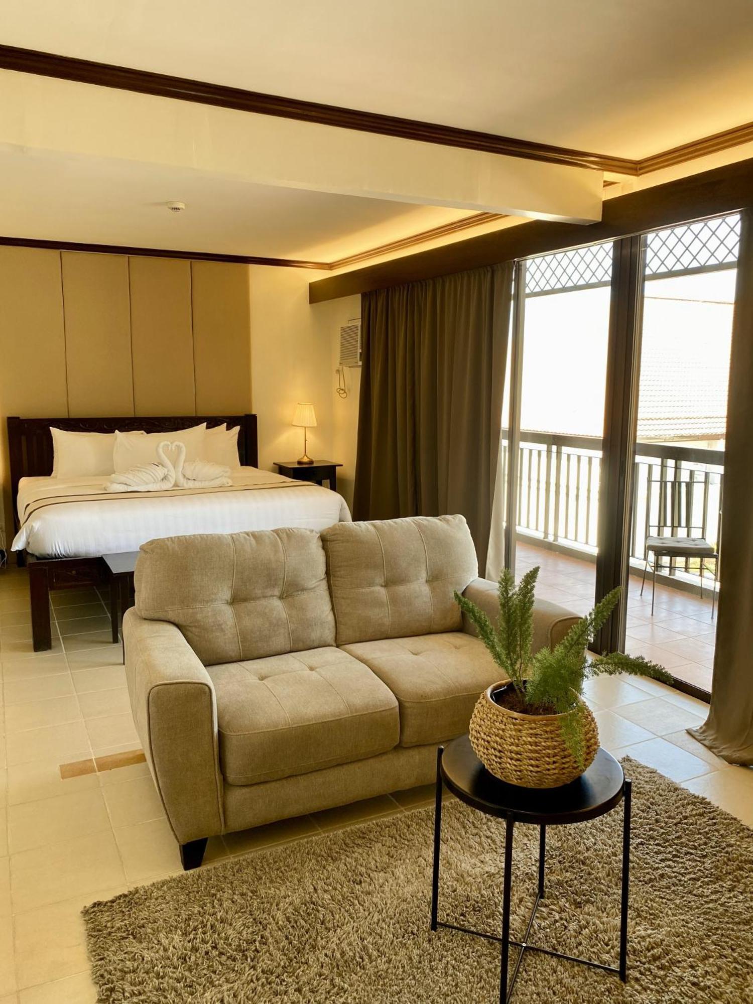 Plaza Del Norte Hotel And Convention Center Laoag Extérieur photo