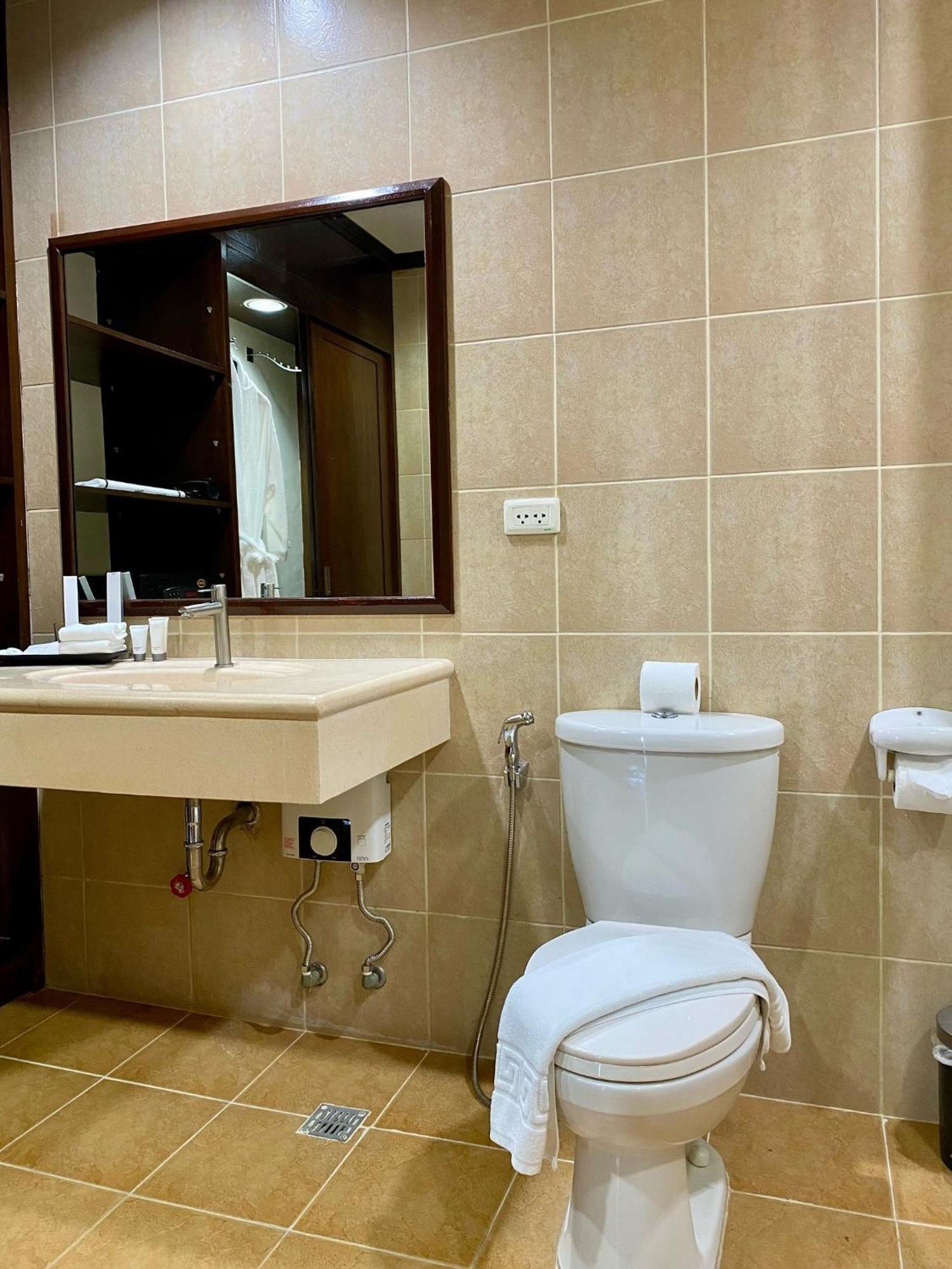 Plaza Del Norte Hotel And Convention Center Laoag Extérieur photo